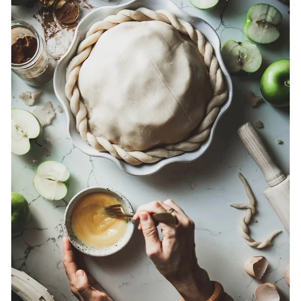 Farmhouse Pottery Laurel Pie Dish (1st Generation Design) - Picture 7 of 7